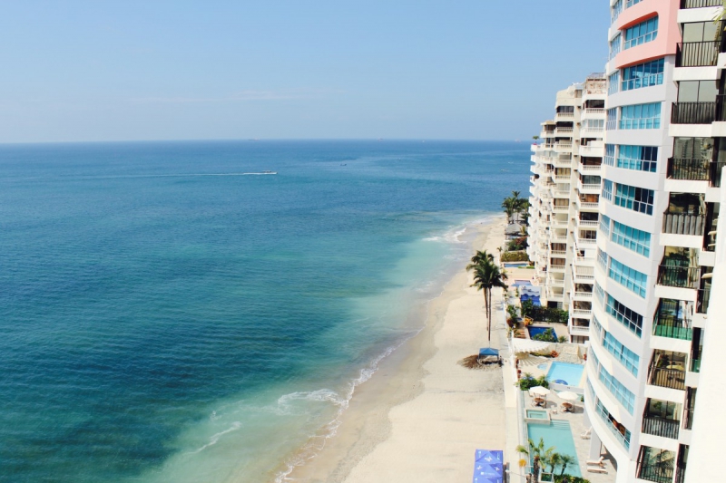 chambre-hote-AUVARE-min_beach_ocean_shore_hotel_palm_tree-33726